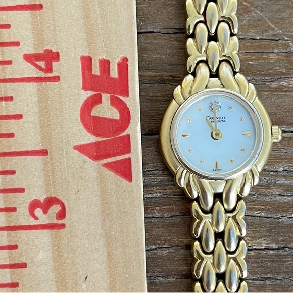 Sold : Caravelle Bulova Women Watch Stainless Steel Gold Water Res Battery Pearl - Picture 6 of 6